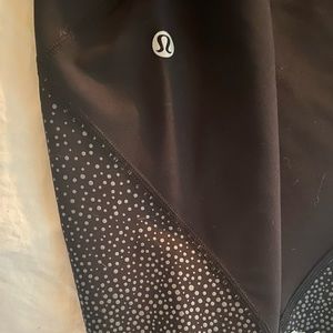 Women’s size 4 lululemon cropped leggings. Black with silver detail at bottom.